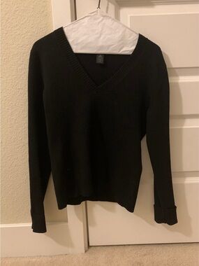 Banana Republic wool black sweater v-neck 
Size Stretch M